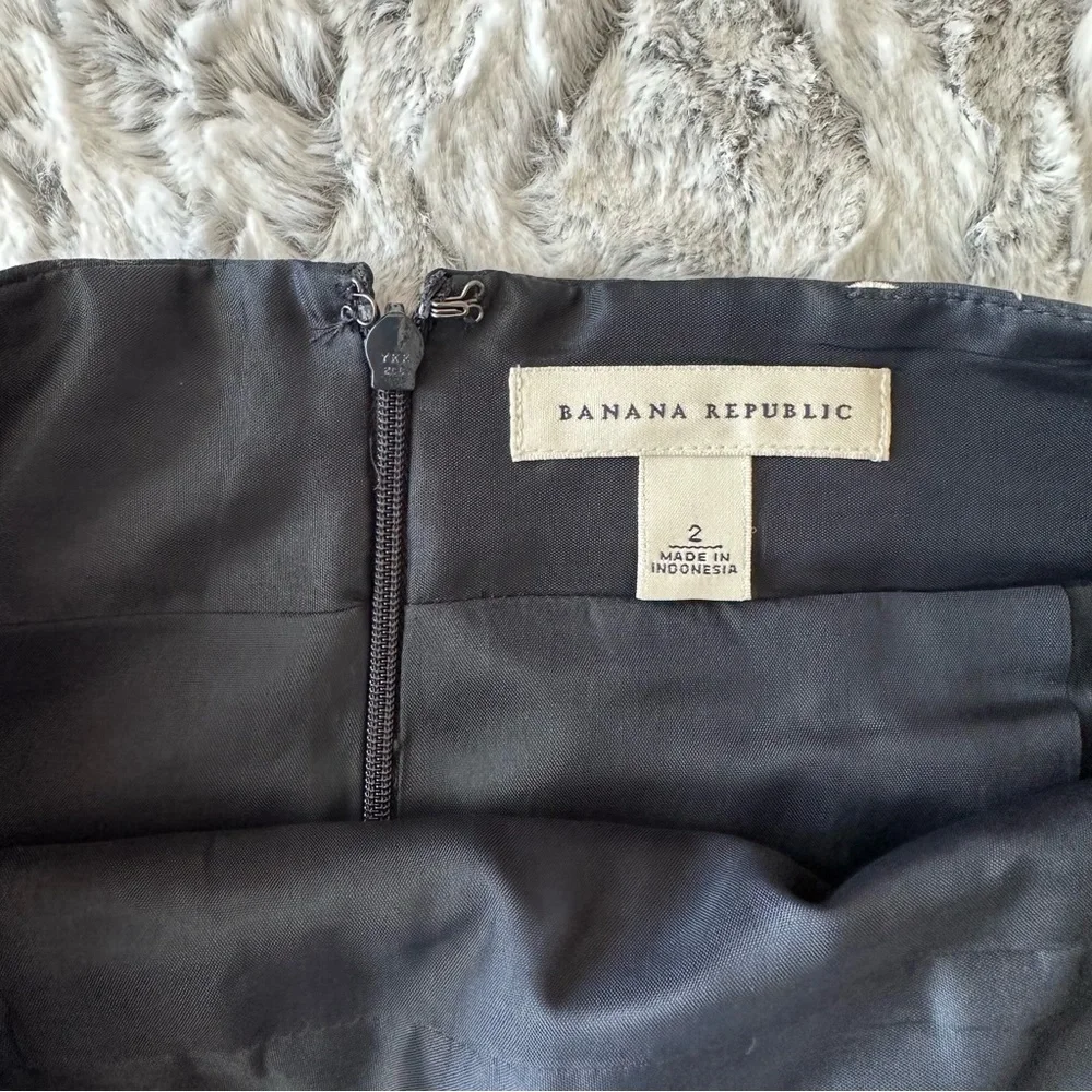 Banana Republic Navy White Polka Dot Pencil Skirt size 2